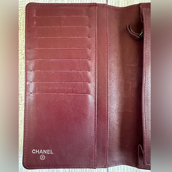Chanel Rare Burgundy Yen Wallet - Vintage Patent Leather EUC - Picture 4 of 13